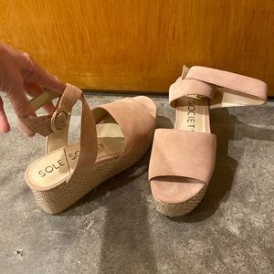 Blush colored Sole Society platform sandals. Cross strap on ankle.